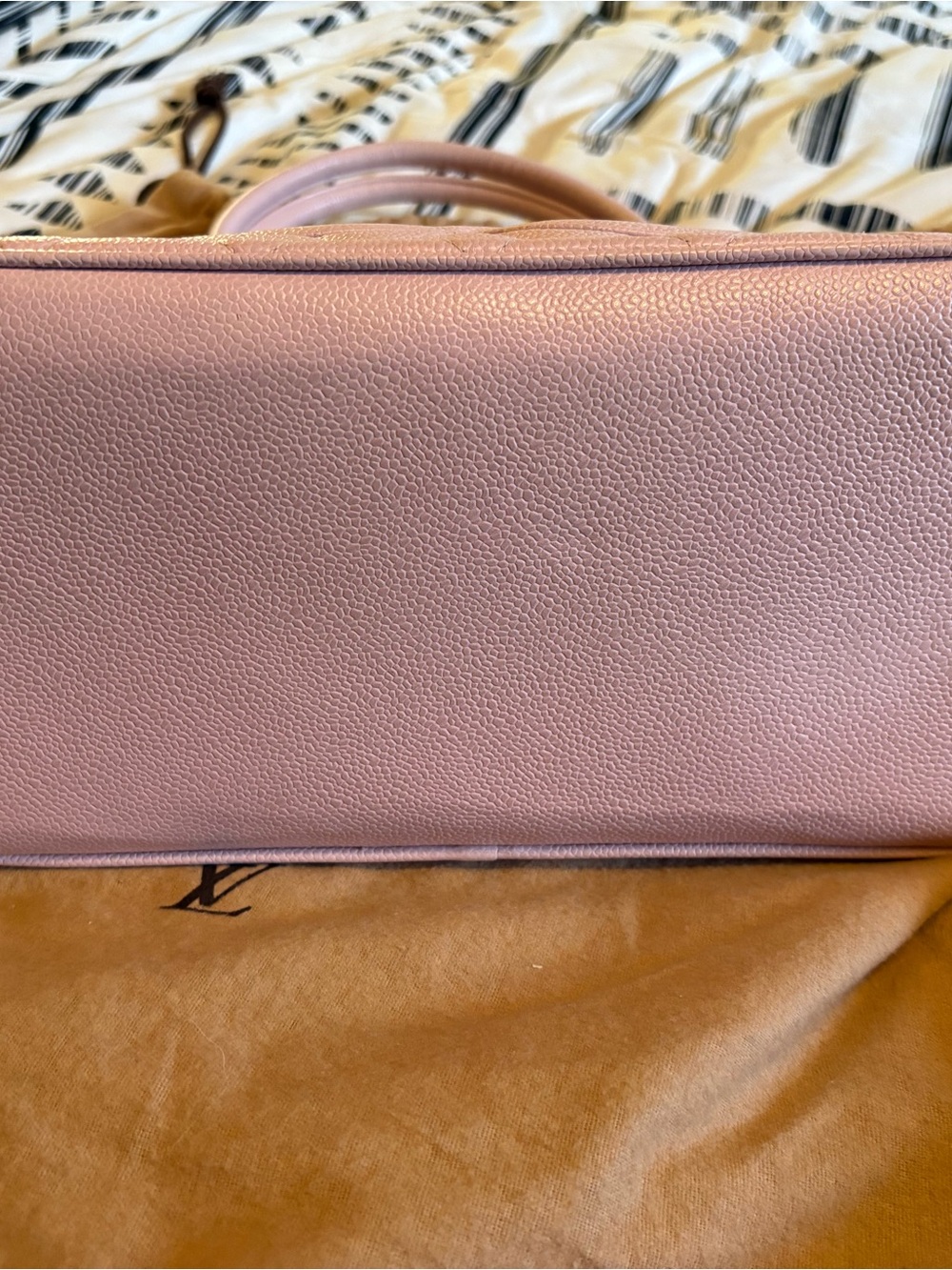 CHANEL Medallion Tote Caviar Leather - Picture 4 of 11